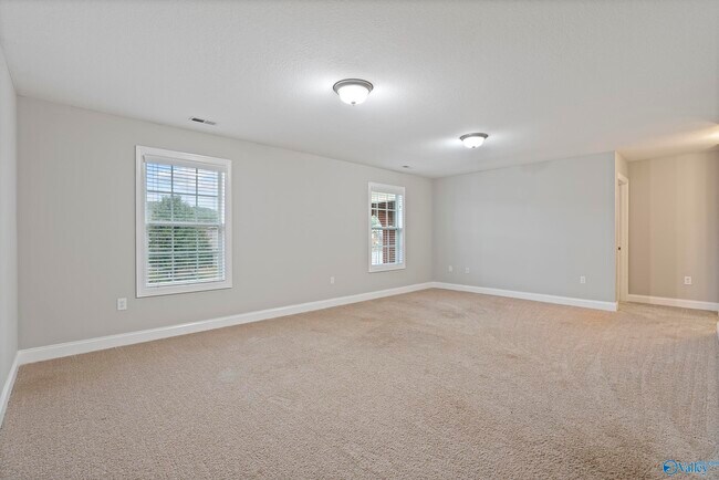 Building Photo - 5031 SE Valley Cove Dr