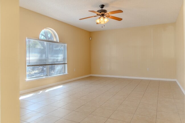 Building Photo - Spacious 4-Bed Groveland Home with Attached Garage, Central Air, and Private Patio