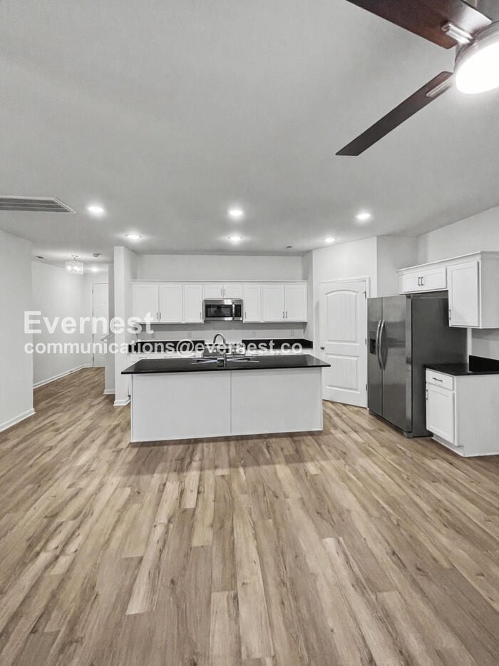 Building Photo - 2656 Lakevilla Dr