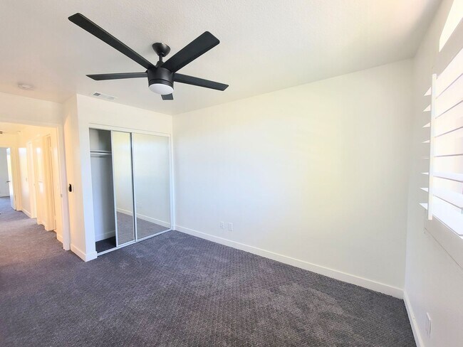 Building Photo - Gorgeous Paloma Del Sol Home - Newer paint...