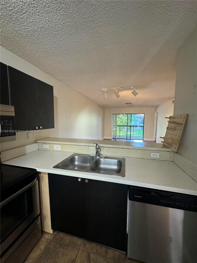 Building Photo - 9969 Nob Hill Ct