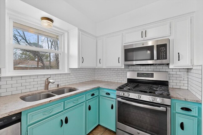 Building Photo - 1824 Cordell St