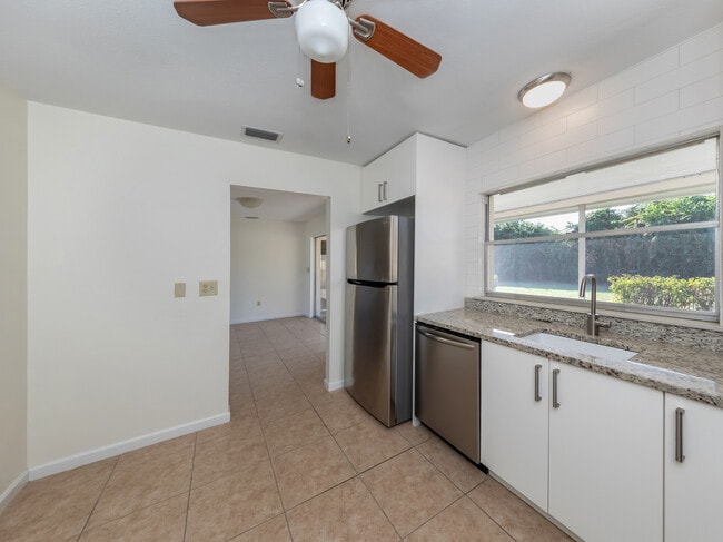 Building Photo - 438 Clover Rd