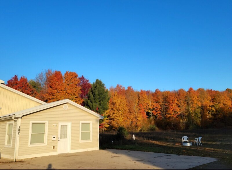 Building Photo - 2050 N Haze Rd