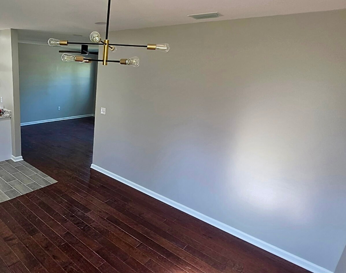 Building Photo - 2706 Canary Dr