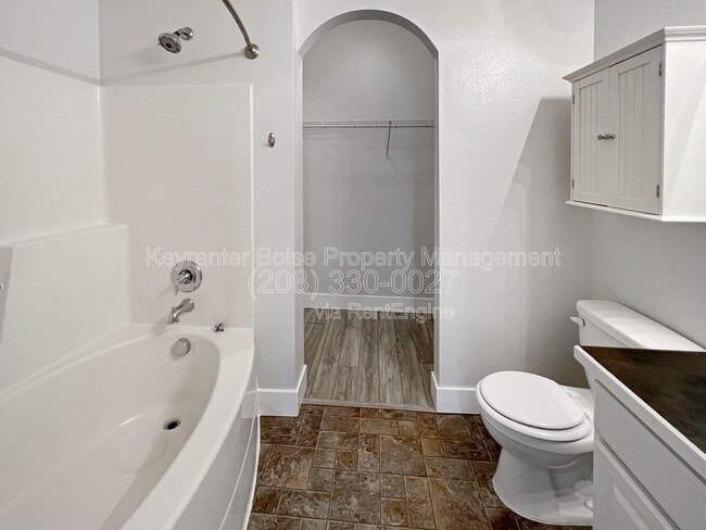 Building Photo - 1691 E Daulby St