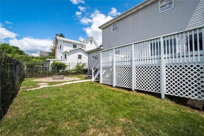 Building Photo - 723 Lehigh St