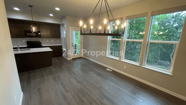 Building Photo - Modern and Stylish 3 BD | 3.5 BA Townhome ...