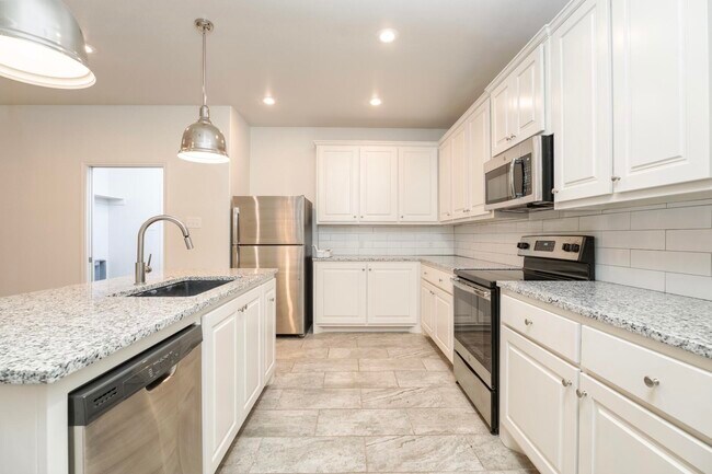 Building Photo - 11623 Evanston Ave