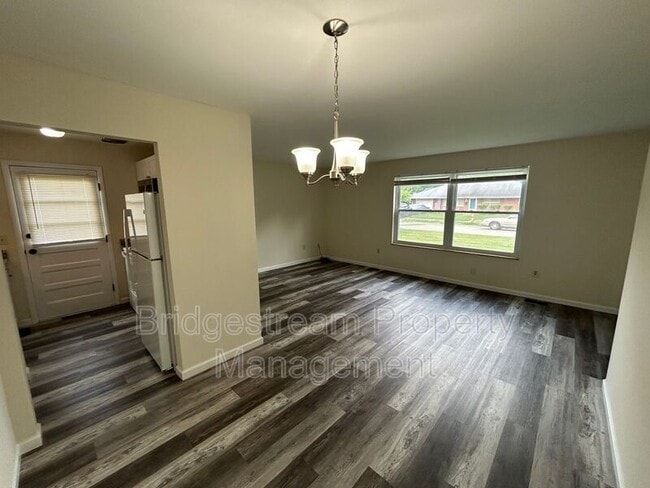 Building Photo - 4352 Sunray Rd