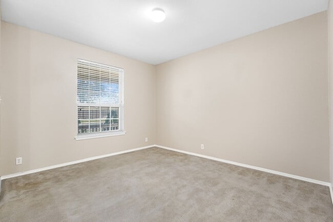 Building Photo - 4914 Roan Brook