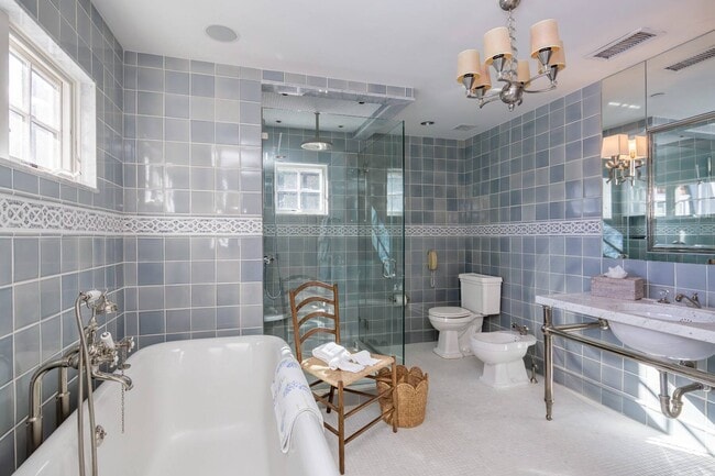 Building Photo - 63 Meadowmere Pl