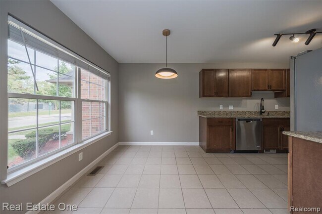 Building Photo - 1285 16th St