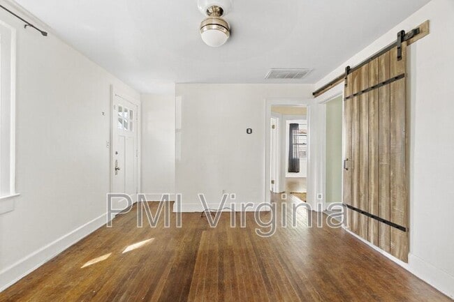 Building Photo - 818 W 42nd St