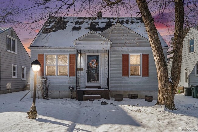 Building Photo - 2045 Central St