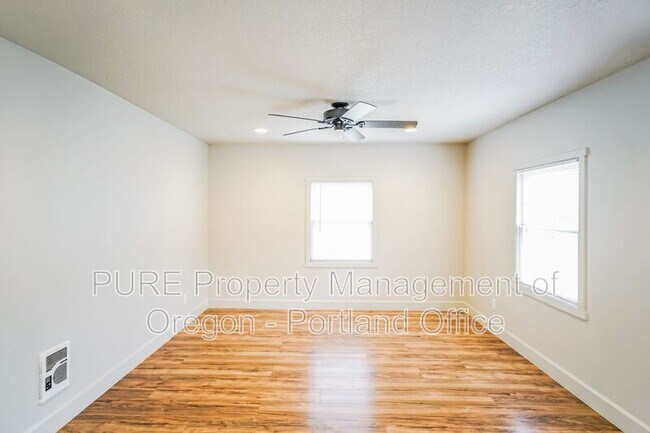 Building Photo - 32125 SE Hinman Ave