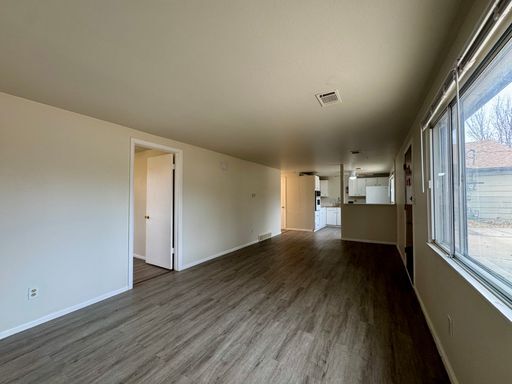 Building Photo - 2 bedroom 1 Bath In Longmont Available NOW!