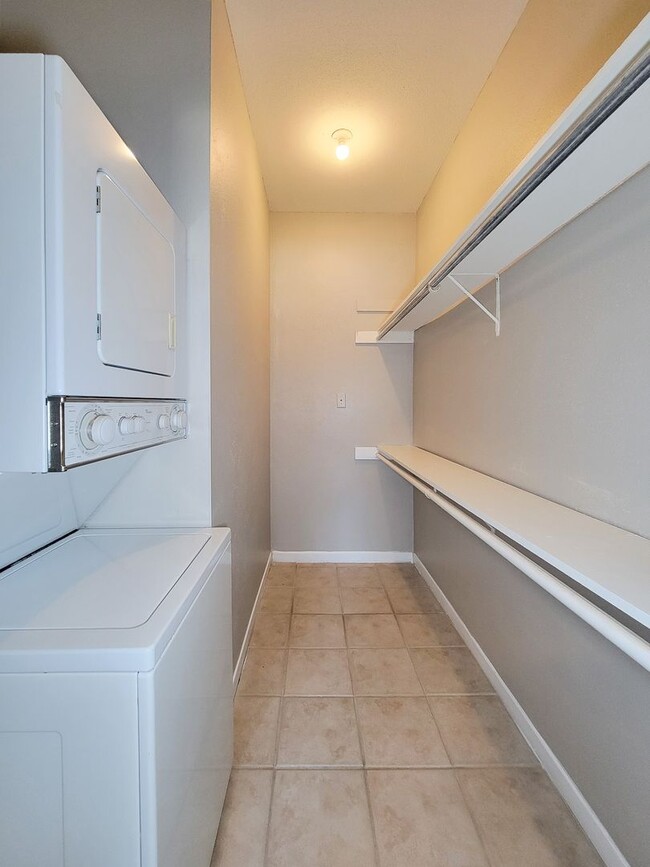 Building Photo - Prime Location in West University Area! First floor unit with open floor plan, tile floors throug...