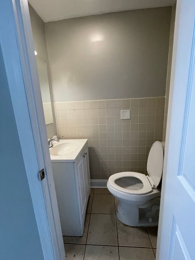 Building Photo - Newly Renovated 3 Bed, 1.5 Bath in Fairview!