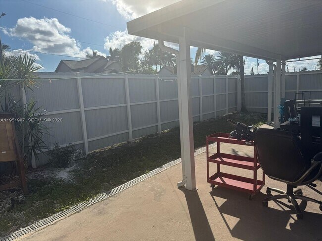 Building Photo - 1750 SW 137th Ct