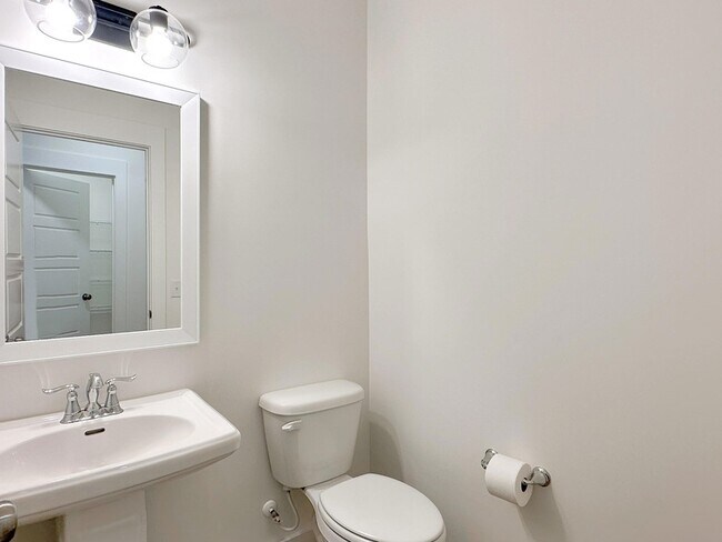 Building Photo - 250 Symphony Ave