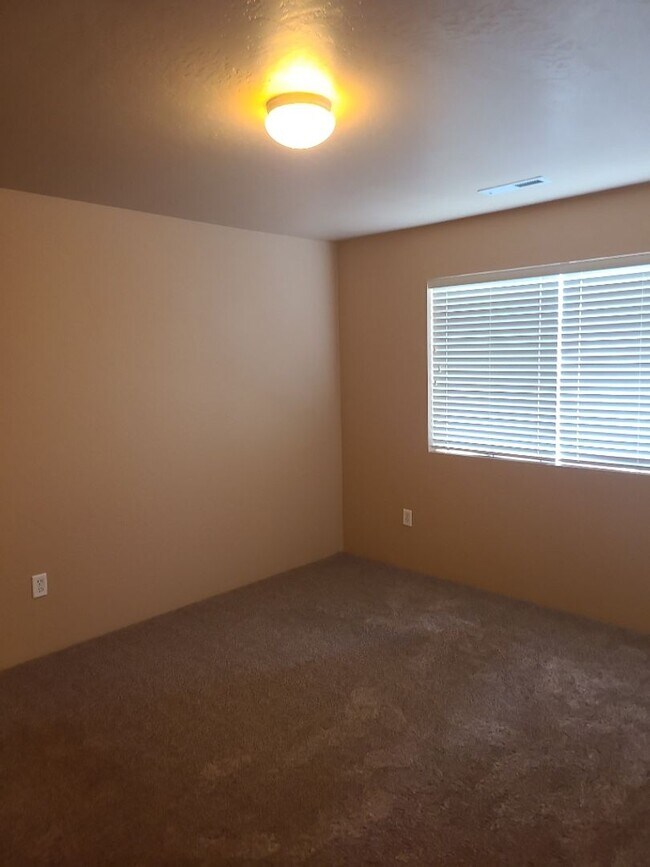 Building Photo - WC7673-7677