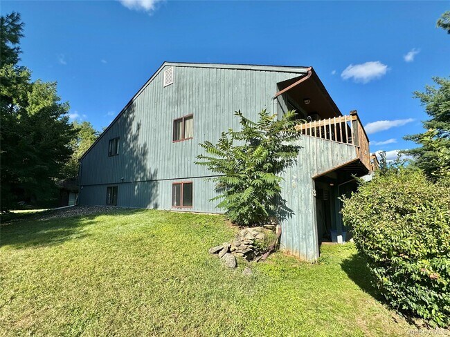 Building Photo - 20 Crum Elbow Rd