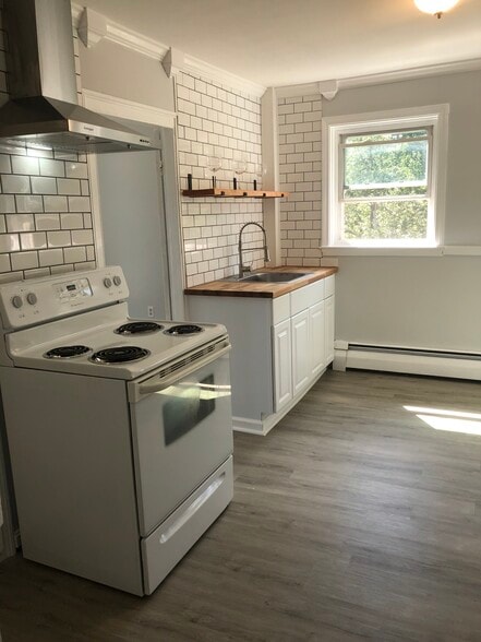 Renovated kitchen - 127 Front St