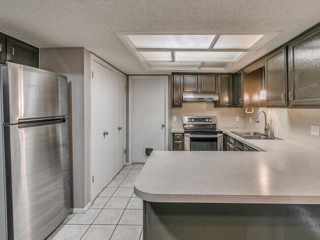 Building Photo - Fair Hill Duplex