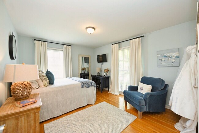 Building Photo - **RARE BRENTWOOD FIND, A MASTERCLASS IN ELEGANT SOUTHERN DESIGN**