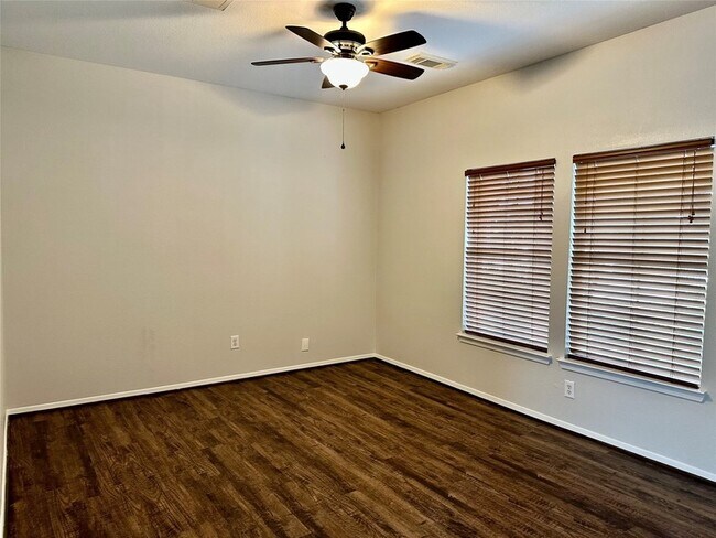 Building Photo - 3910 Mossy Pl Ln