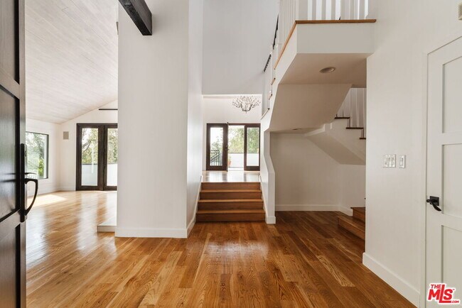 Building Photo - 1355 Bobolink Pl