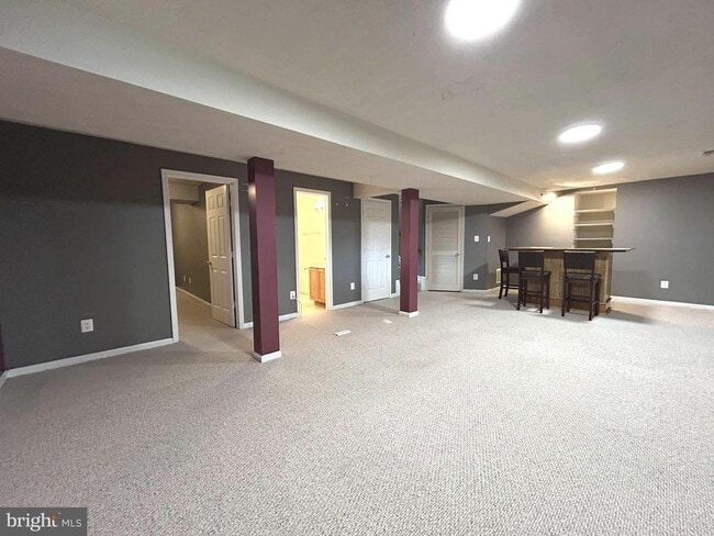 Building Photo - 5556 Village Center Dr