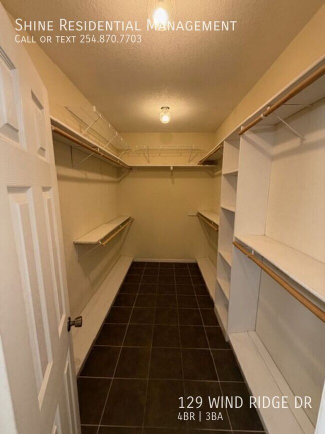 Building Photo - 129 Wind Ridge Dr