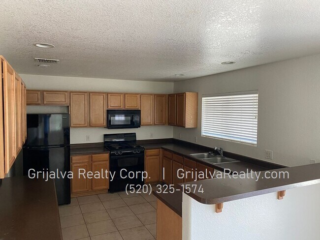 Building Photo - 3 Bedroom, 2.5 Bath House w/ Loft for Rent in Starr Pass  (Star Pass/Mission)