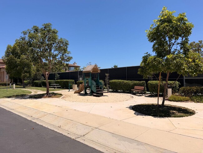 Building Photo - 2872 La Plata Dr