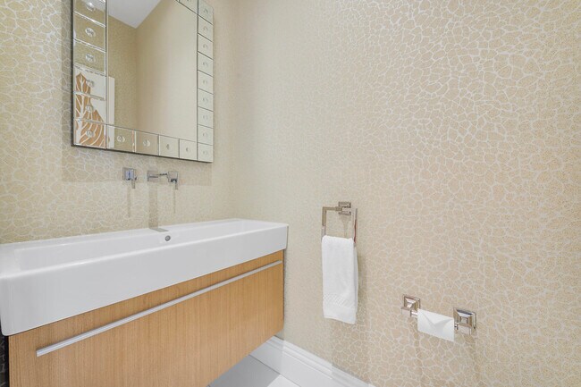 Building Photo - 2700 N Ocean Dr