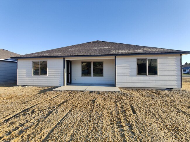Building Photo - Newer Home for Rent in Benton City