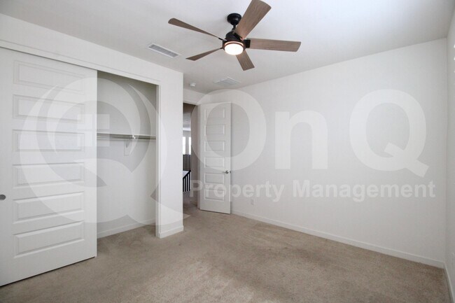 Building Photo - 10207 E Tillman Ave