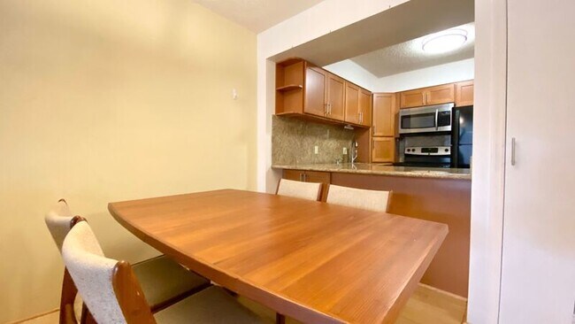 Building Photo - 3138 Waialae Ave