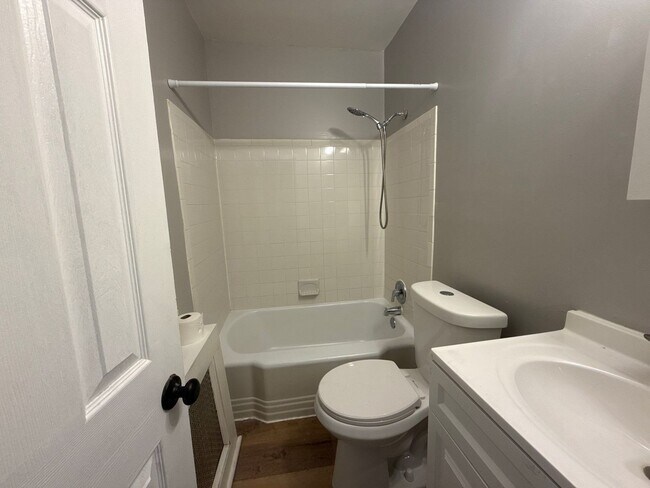 Building Photo - 2917 Cornwall Rd