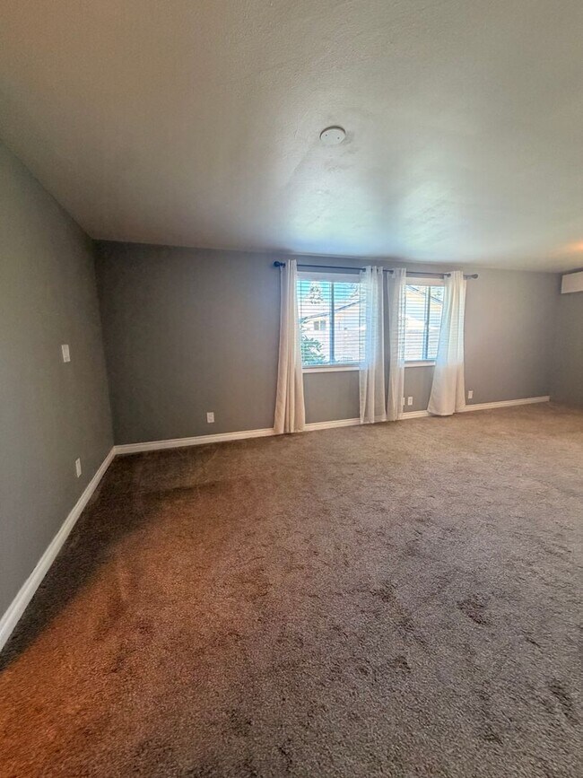 Building Photo - 4-Bedroom 4-Bathroom home with attached Studio apartment
