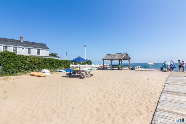 Building Photo - 116 Overshore Dr E