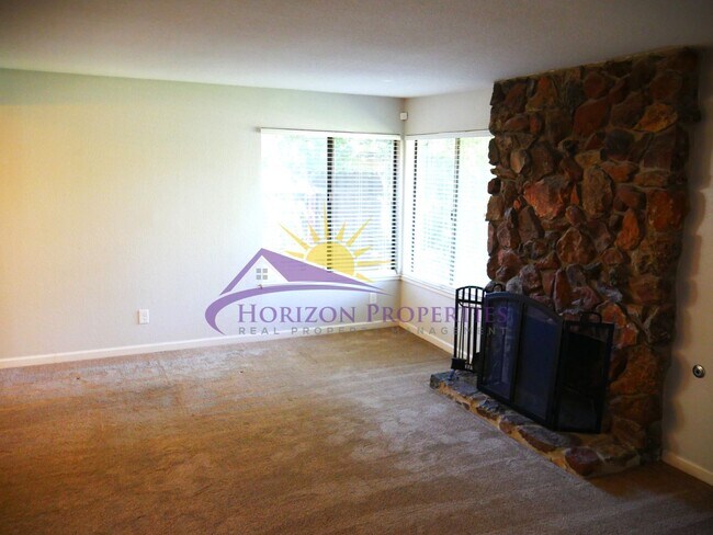 Building Photo - Remodeled 3 Bed 2 Bath 1,595 Sq Ft Fair Oaks Home