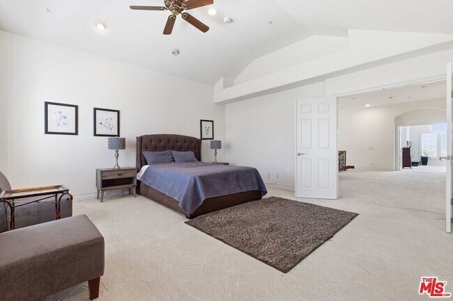 Building Photo - 6003 County Oak Rd