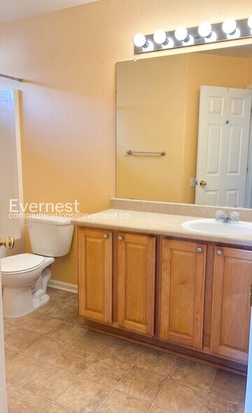Building Photo - 1121 Fenwick Dr