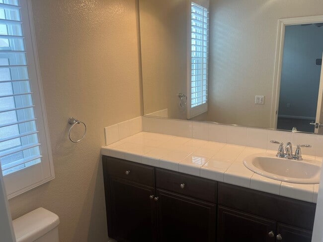 Building Photo - 2bd/2.5ba Townhouse with A/C in San Elijo ...