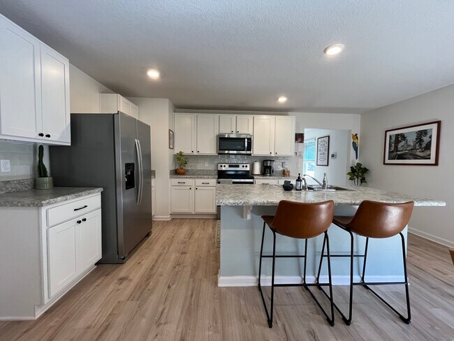Building Photo - 5236 Peach Dr