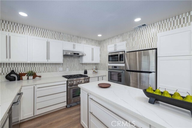 Building Photo - 921 Dahlia Ave