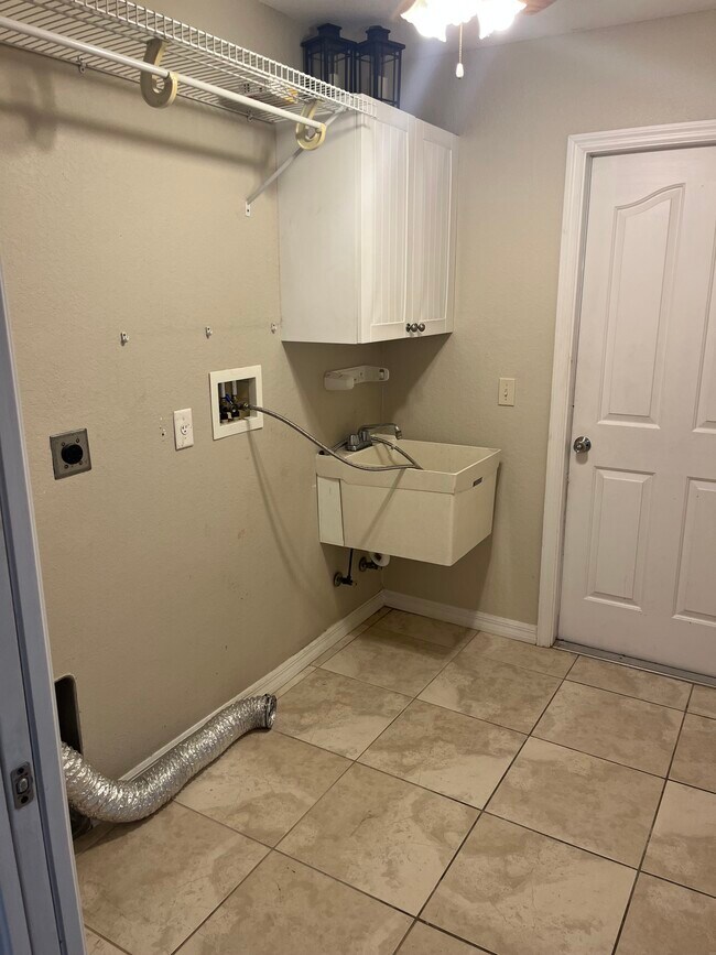 Building Photo - 1534 Mincey Terrace